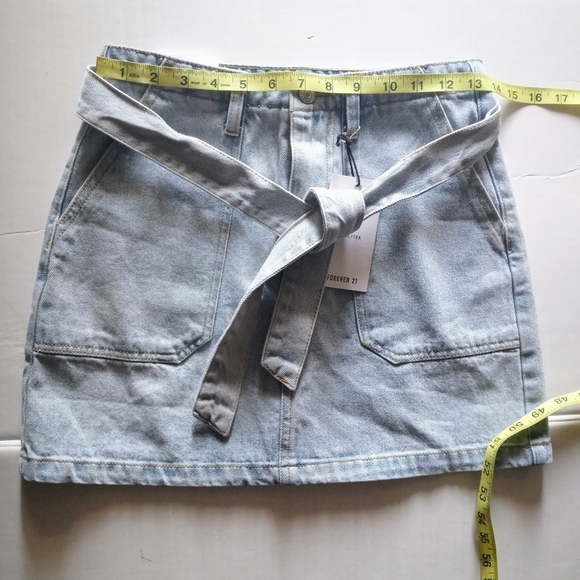 🪷 Forever 21 Belted Light Blue Denim Mini Skirt. Size XS. - Picture 4 of 9